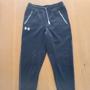 Under Armour boys black youth M joggers with zip pockets